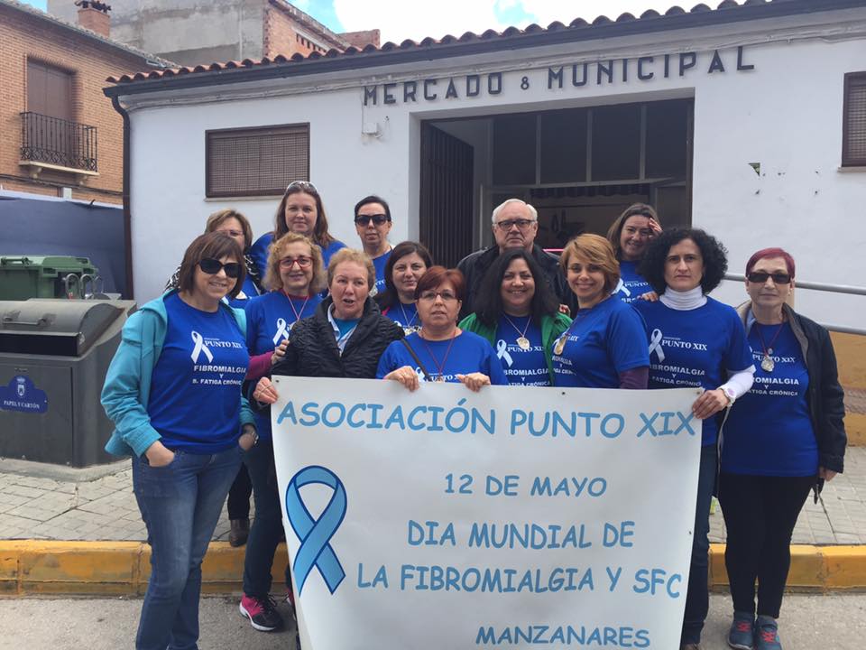 Algunas de las socias en la cuestación de Membrilla